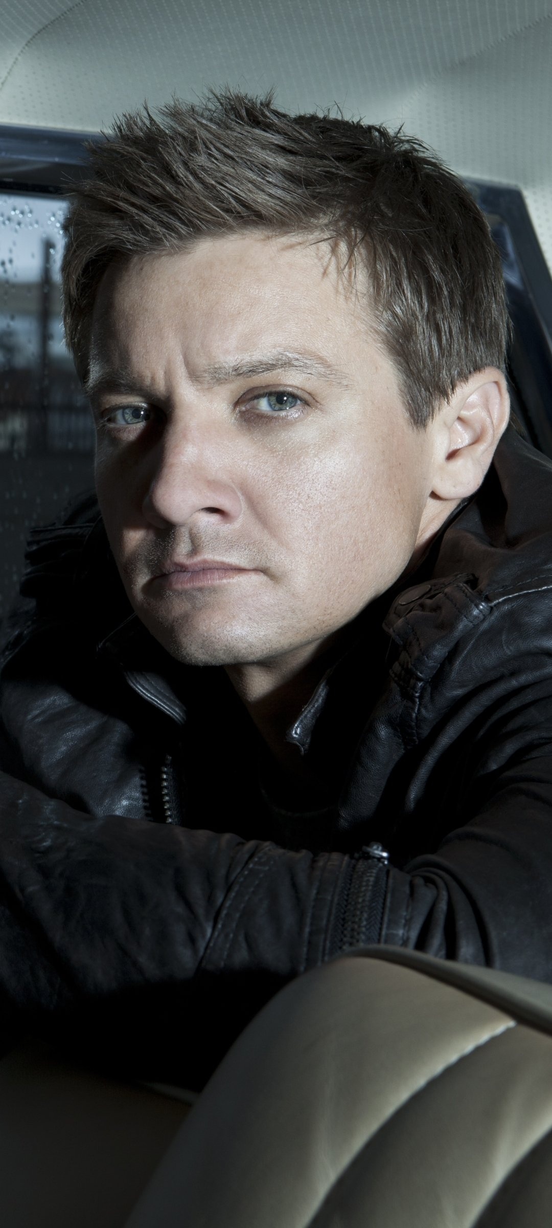 407386-1080×2400-mobile-hd-jeremy-renner-background